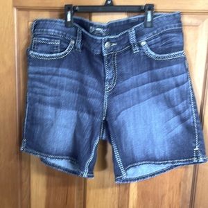 Women’s silver jeans long shorts in silo short size 18